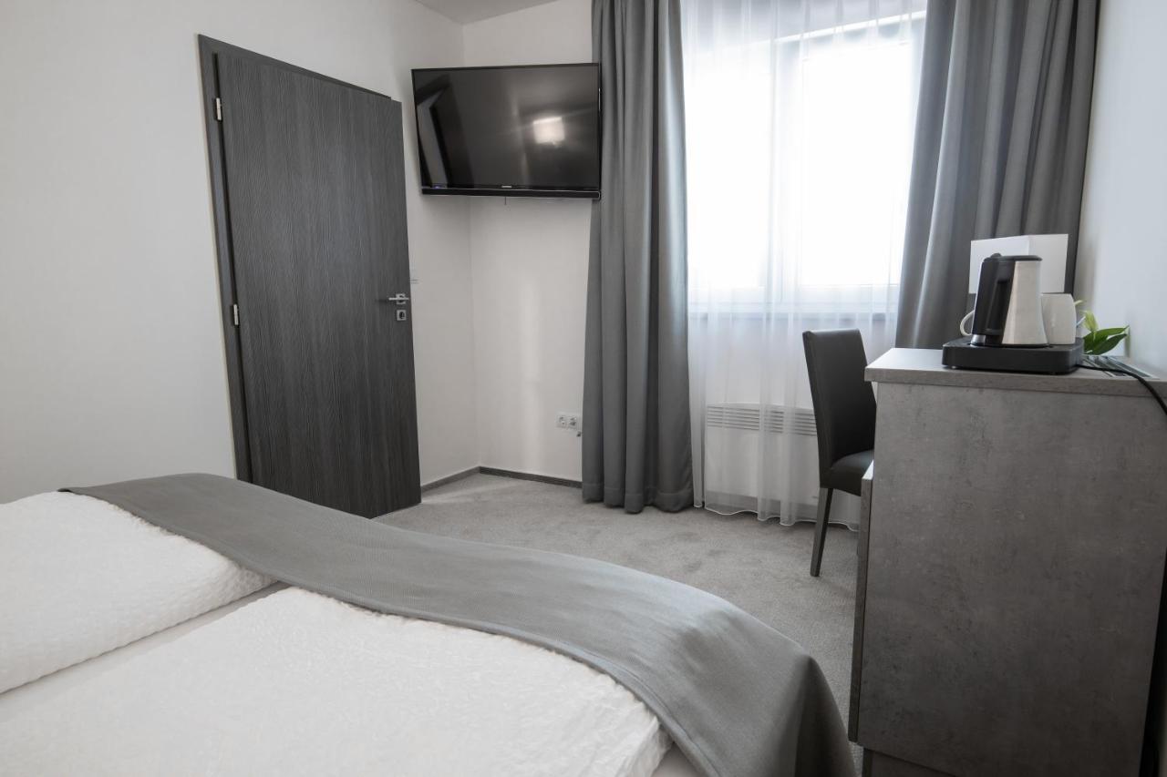 Fast Lane Hotel Barweiler Экстерьер фото